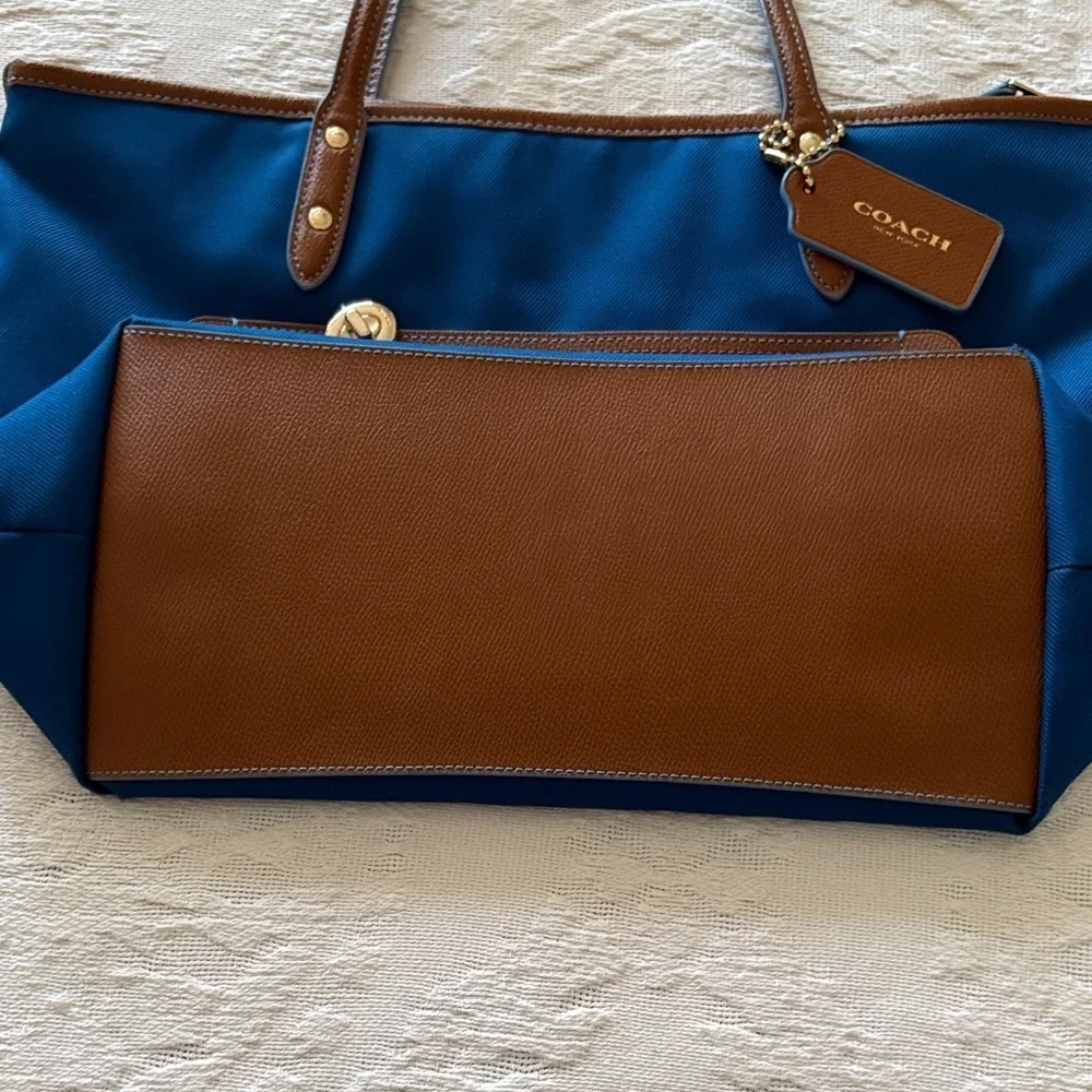 Beautiful BNWOT Coach Blue & Tan Tote Bag (see staun on inside pocket)
